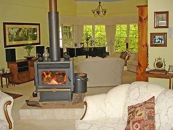 Noosa Valley Manor B&B Doonan Bed & Breakfast